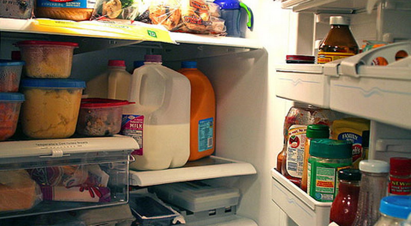 Cara Sederhana Mencegah Kulkas Berbau 