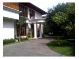 Rumah Masih Baru For Rent di Simprug Golf