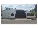 Jual rumah Rawamangun 300m, 1,5 lantai, jalan raya, cocok untuk usaha