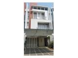 Rumah exclusive di Kelapa Gading (Gading Eight) uk. 7,5 x 22,5m, 3 lantai