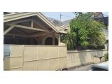 Rumah Kayu Putih 180 m, 1,5 lantai, jalan 2 mobil
