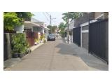 Rumah Kayu Putih 180 m, 1,5 lantai, jalan 2 mobil