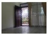 Rumah besar  hrga dibawah pasaran dekat Twin Plaza di S parman slipi jakarta barat
