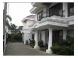 Dijual Rumah Mewah Halaman Luas Asri Siap Huni di Kemang