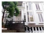 Di Jual Rumah Townhouse 5 Kamar Tidur - Unfurnished