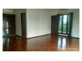 Jual Rumah Tinggal jalan kemang selatan IX Jakarta selatan With Swimming Pool