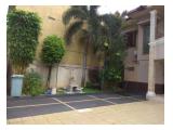 Rumah Besar berlokasi di jalan Gandaria, Jagakarsa, Jakarta Selatan