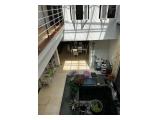 Dijual Rumah Lux di Sayap Riau Jalan Salam Bandung - 5 Kamar Tidur Furnished