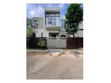 Jual Rumah Baru Turuh Harga di Dalam Komplek Cilandak, Jakarta Selatan - Ada Kolam Renang, Furnished, Posisi Hook